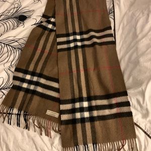Vintage Burberry cashmere scarf